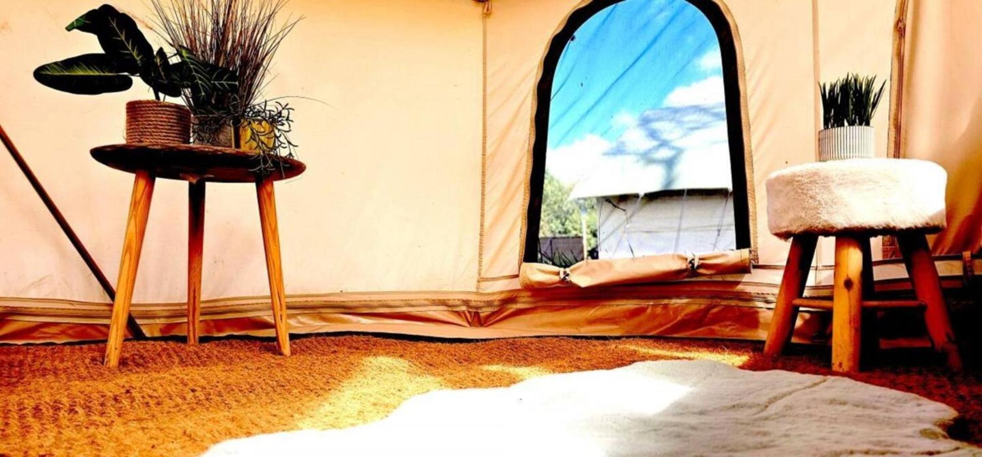 Bell Tent Village Campismo de Luxo