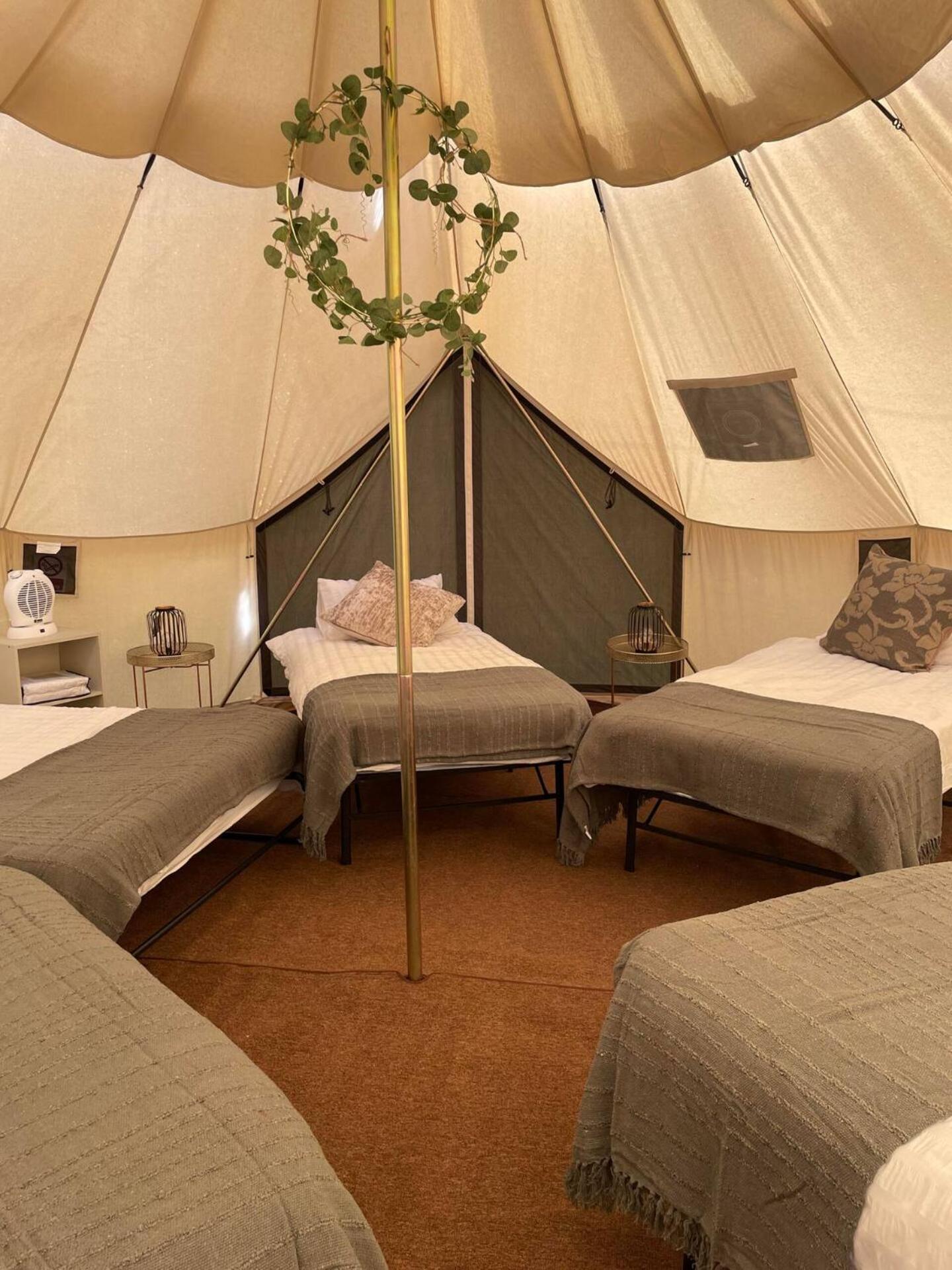 Bell Tent Village Campismo de Luxo